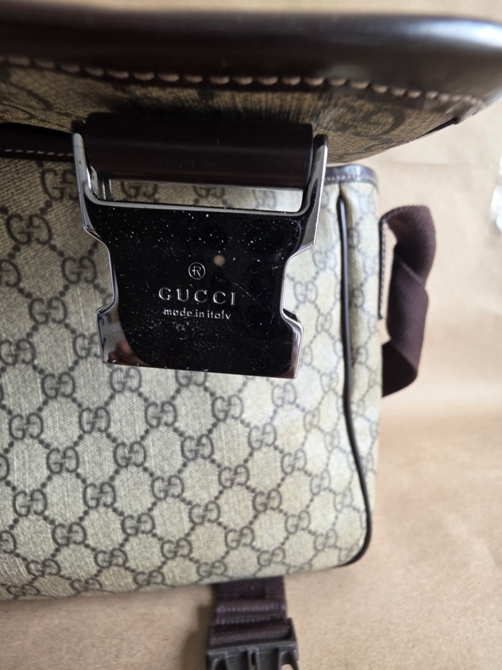 Gucci GG Supreme Interlocking G Crossbody - Picture 2 of 12